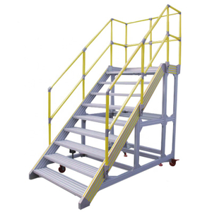 Échelle de plate-forme de travail d'extrusion d'aluminium d'escalier d'étape d'entretien de machine mobile adaptée aux besoins du client avec le rail de sécurité